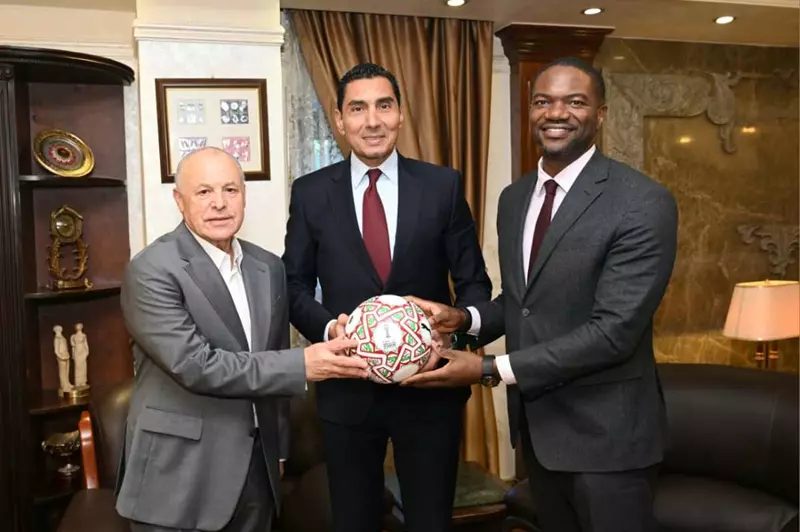 بحضور أبو ريدة.. وزير الرياضة يبحث مع الأمين العام لـ"كاف" مستجدات مقر العاصمة الإدارية